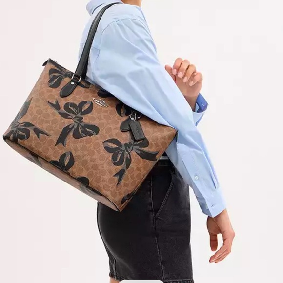 🌼🌼 Coach Tote 🌼🌼 - Picture 3 of 5